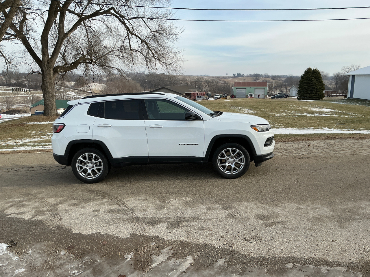 Jeep Compass Latitude LUX 4D SUV 4WD 2023