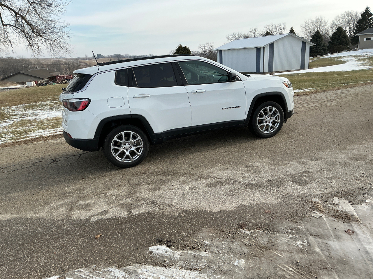 Jeep Compass Latitude LUX 4D SUV 4WD 2023