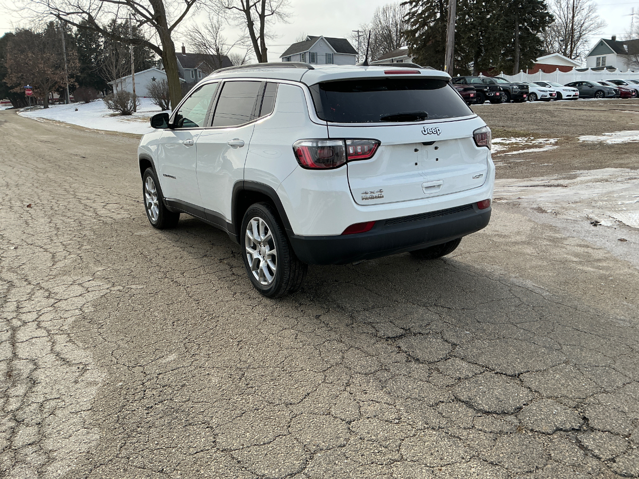 Jeep Compass Latitude LUX 4D SUV 4WD 2023