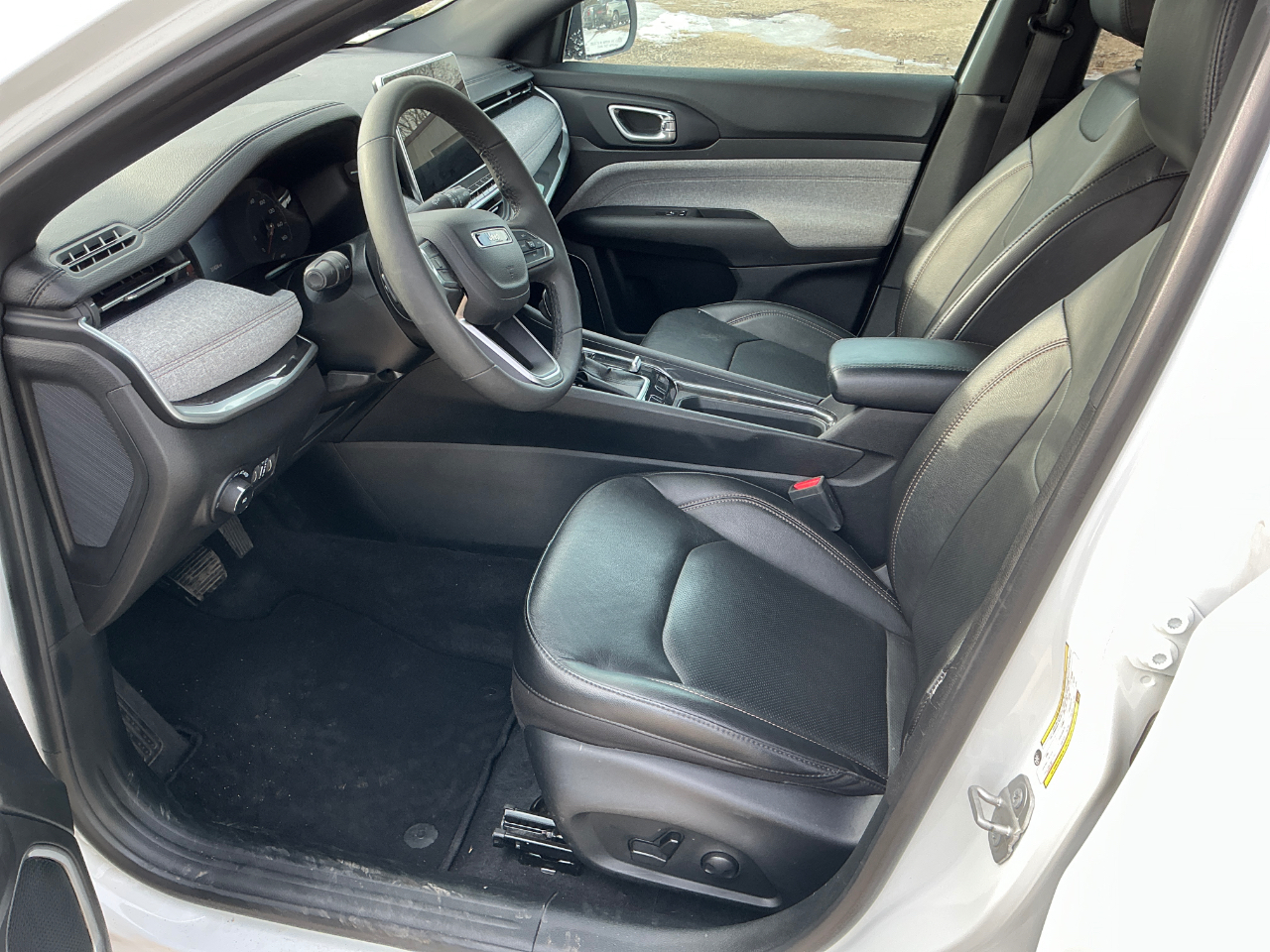 Jeep Compass Latitude LUX 4D SUV 4WD 2023