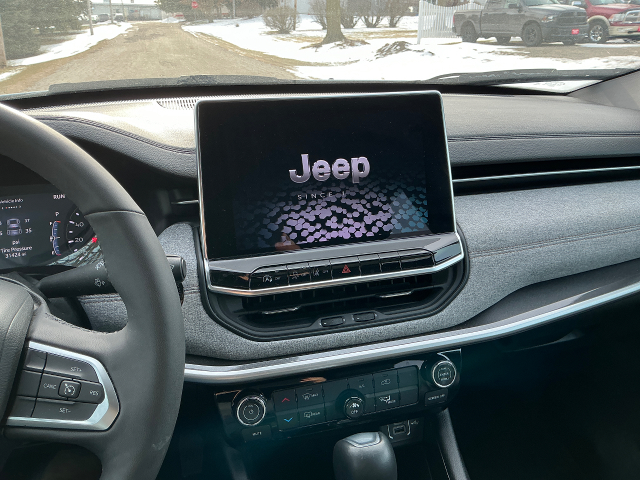 Jeep Compass Latitude LUX 4D SUV 4WD 2023