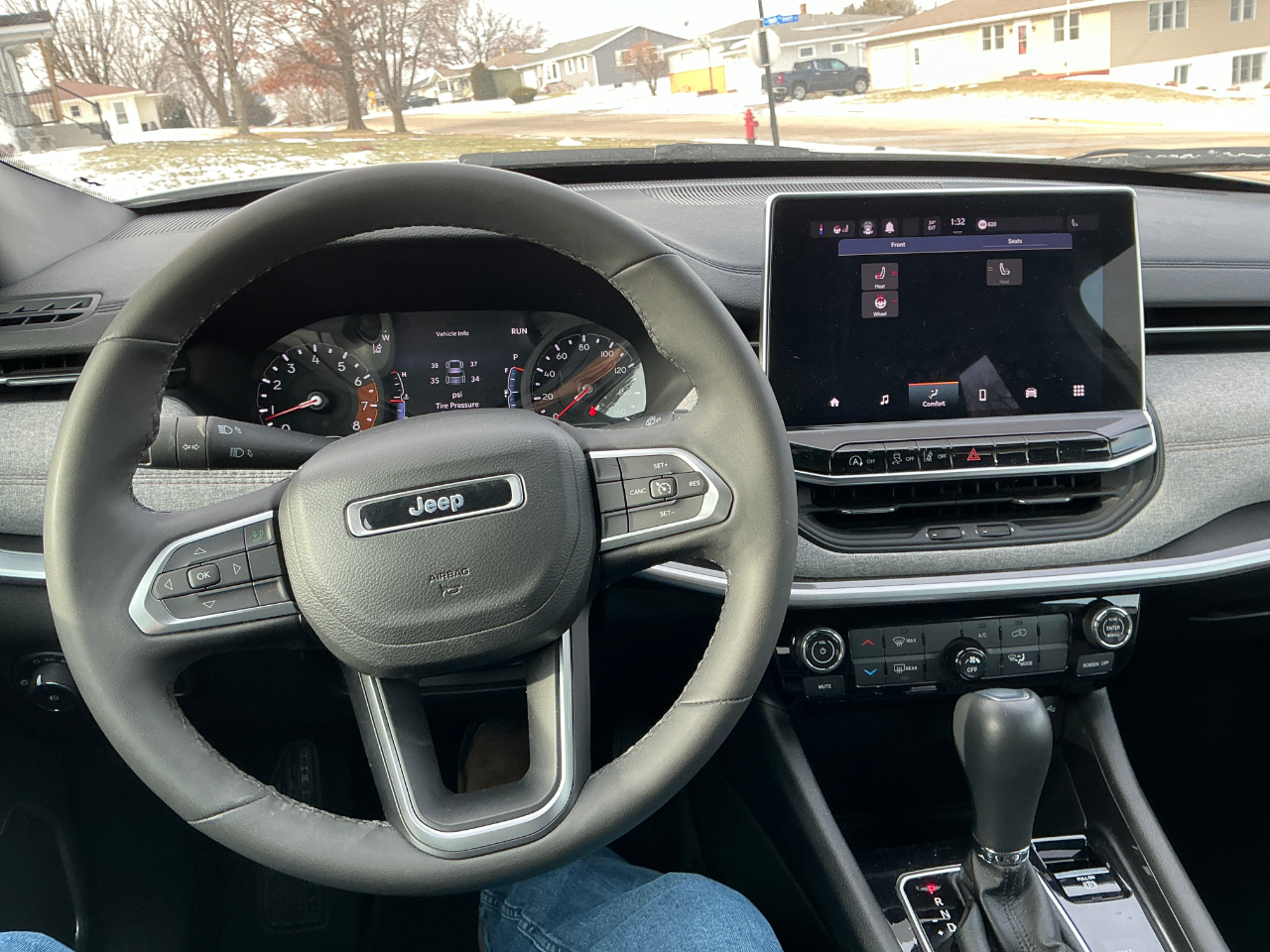 Jeep Compass Latitude LUX 4D SUV 4WD 2023