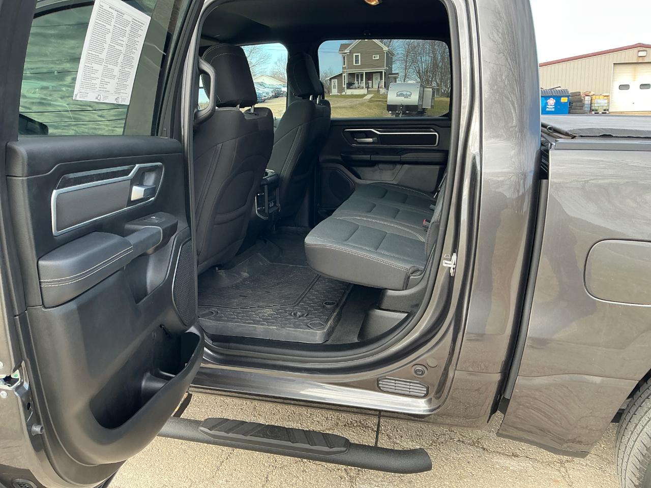 RAM 1500 Big Horn Crew Cab SWB 4WD 2023