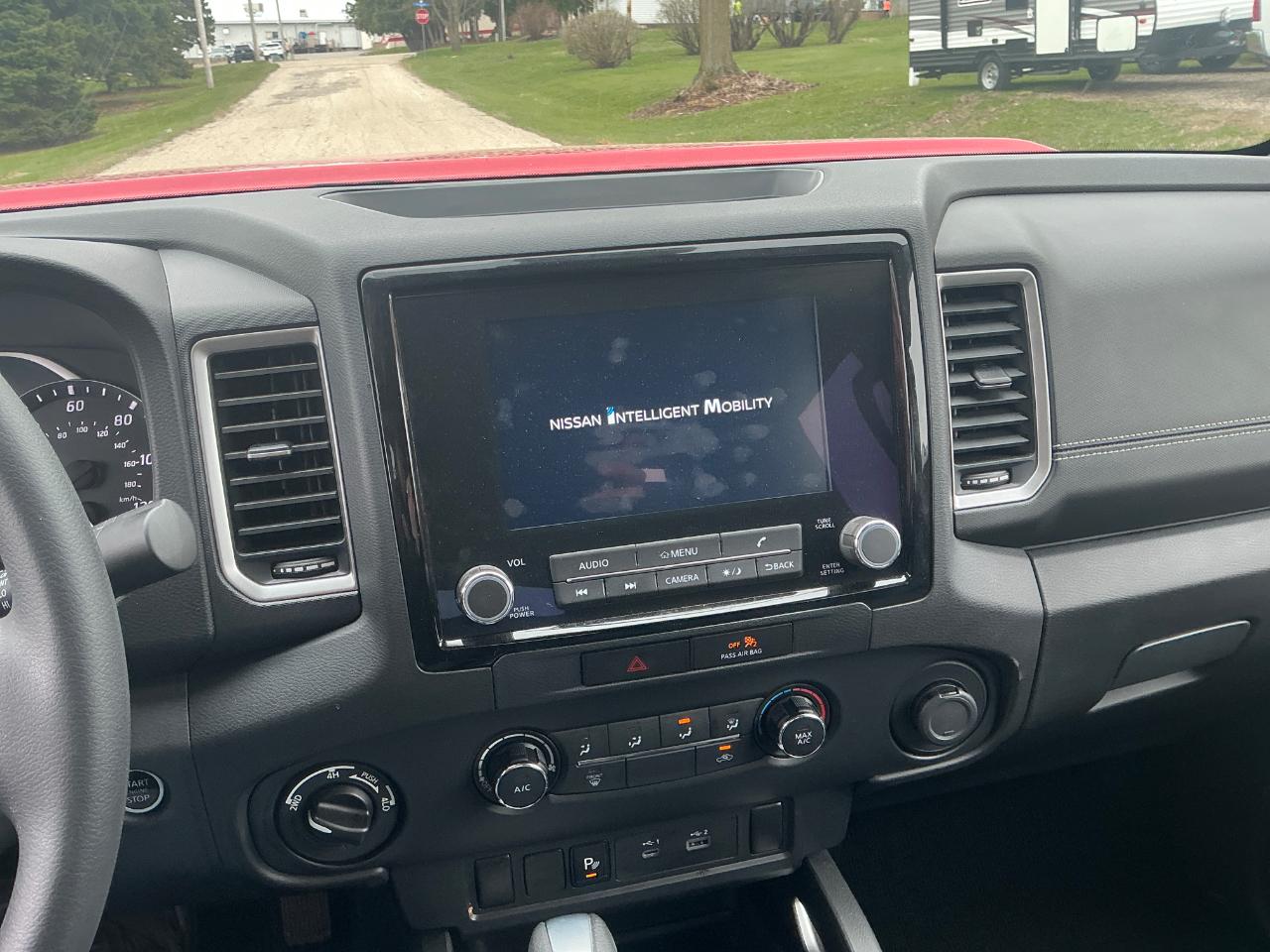 Nissan Frontier SV Crew Cab 4WD 2023