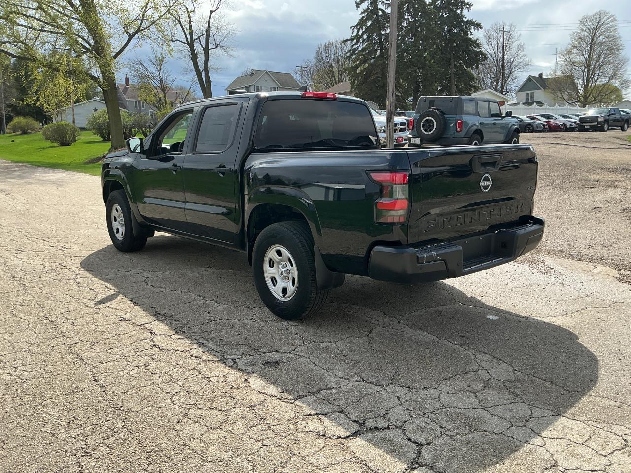 Nissan Frontier S Crew Cab 4WD 2023