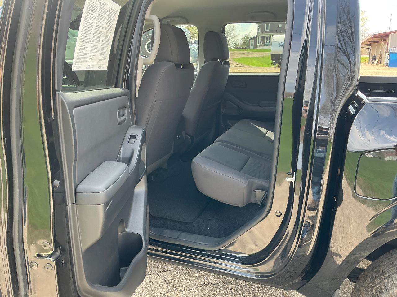 Nissan Frontier S Crew Cab 4WD 2023