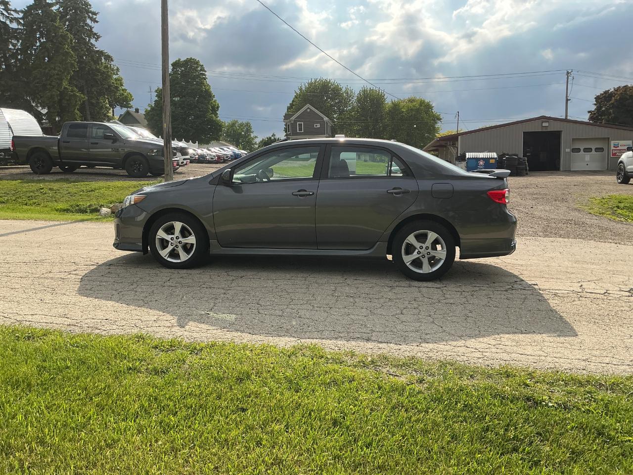 Toyota Corolla S 4-Speed AT 2012
