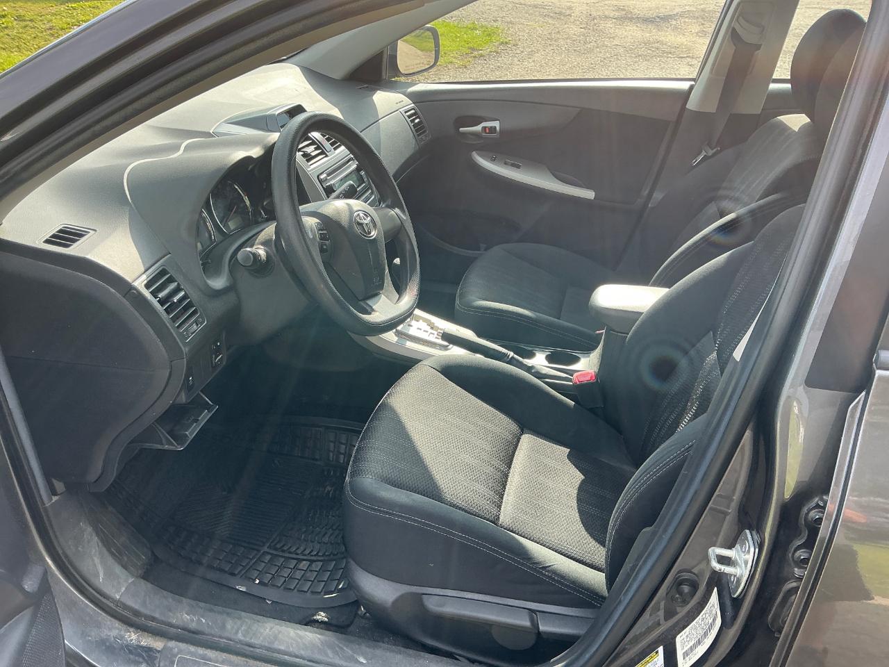 Toyota Corolla S 4-Speed AT 2012