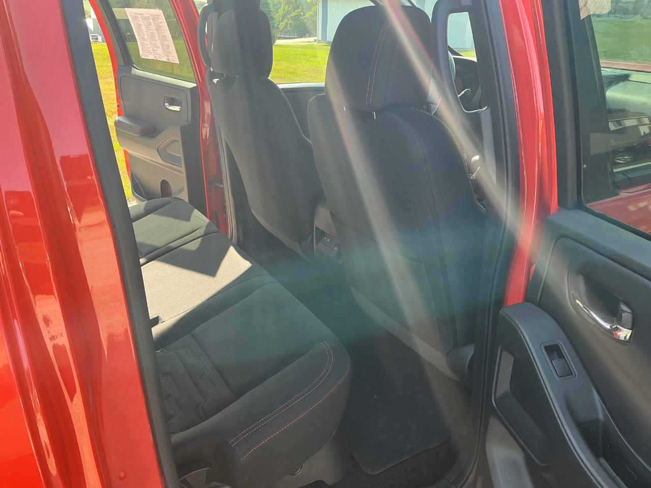 Nissan Frontier PRO-4X Crew Cab 4WD 2025