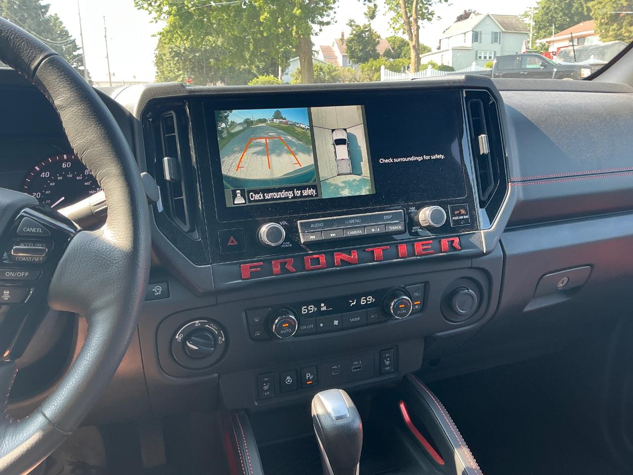 Nissan Frontier PRO-4X Crew Cab 4WD 2025