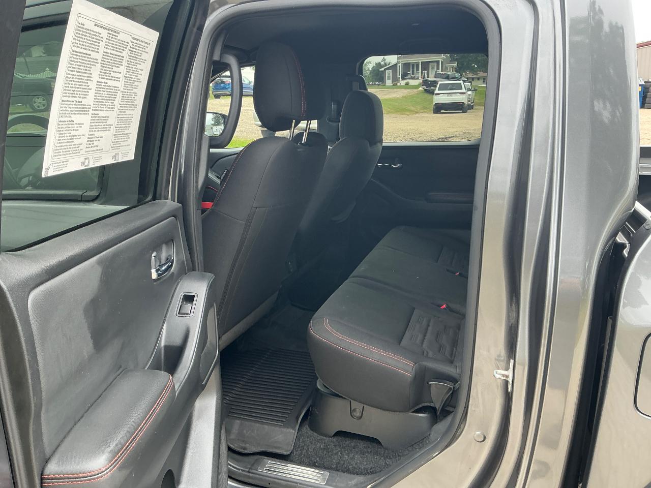 Nissan Frontier PRO-4X Crew Cab 4WD 2023