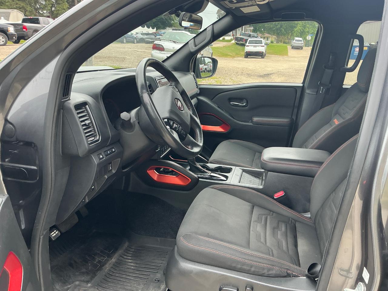 Nissan Frontier PRO-4X Crew Cab 4WD 2023