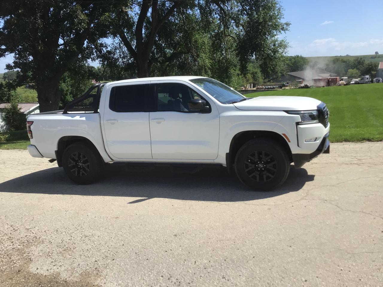 Nissan Frontier SV Crew Cab 4WD 2023