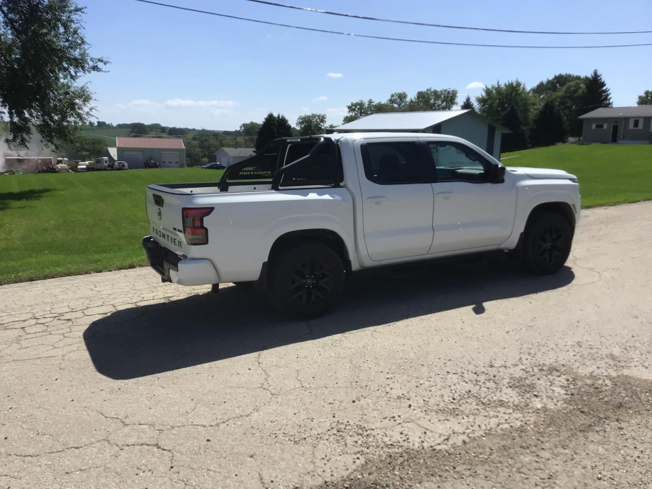 Nissan Frontier SV Crew Cab 4WD 2023