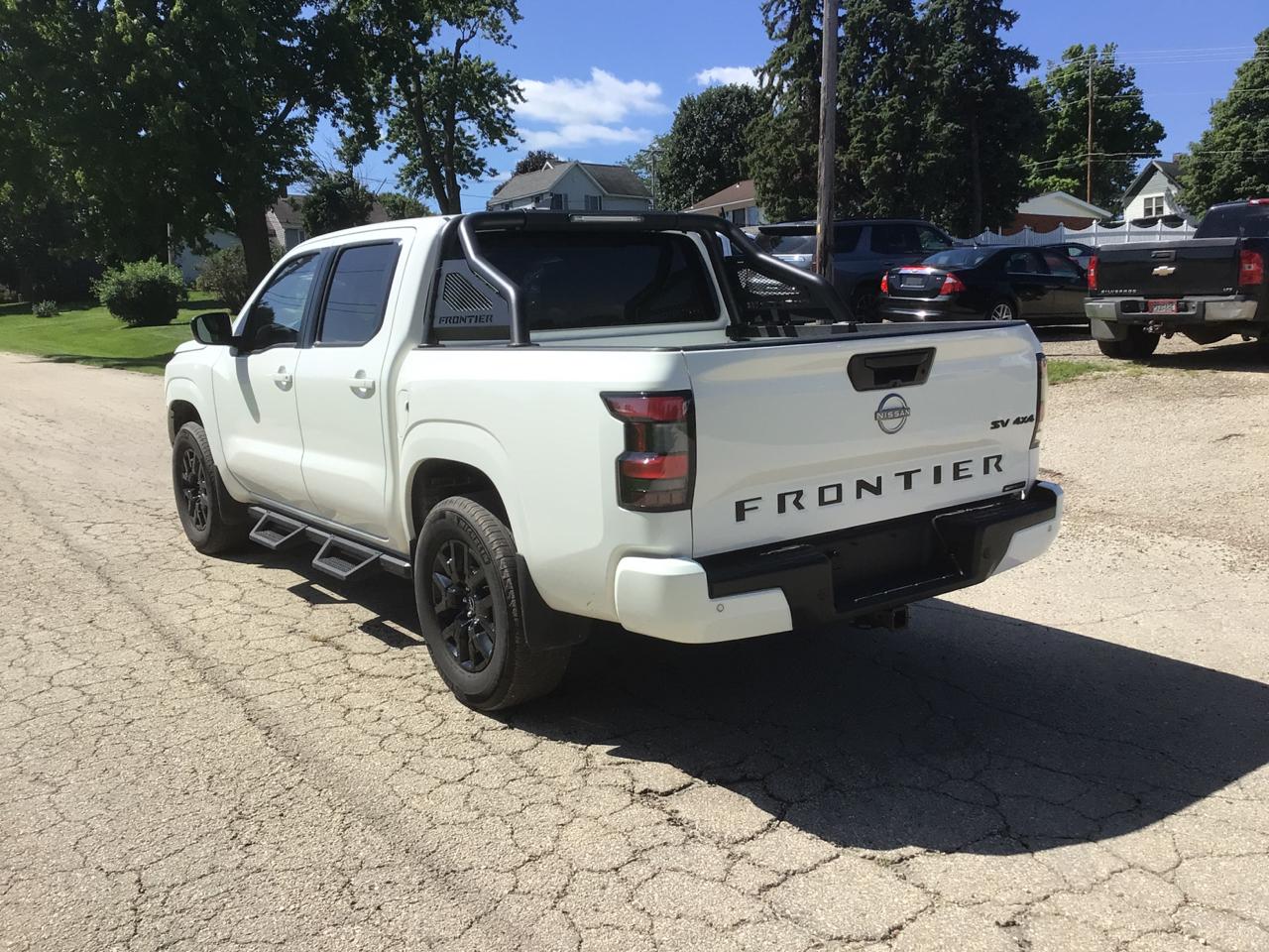 Nissan Frontier SV Crew Cab 4WD 2023
