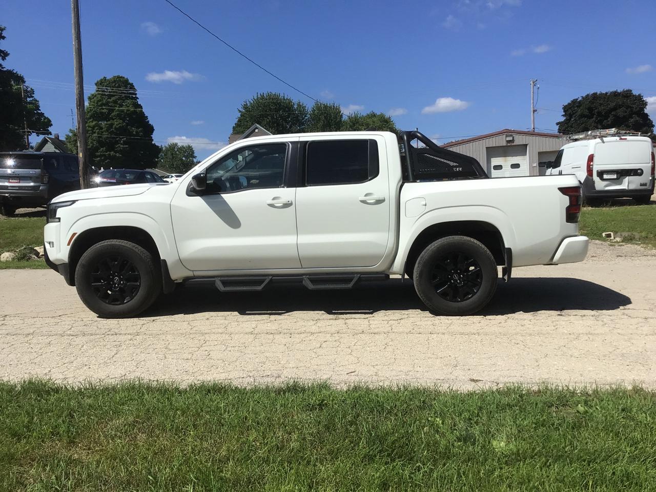 Nissan Frontier SV Crew Cab 4WD 2023