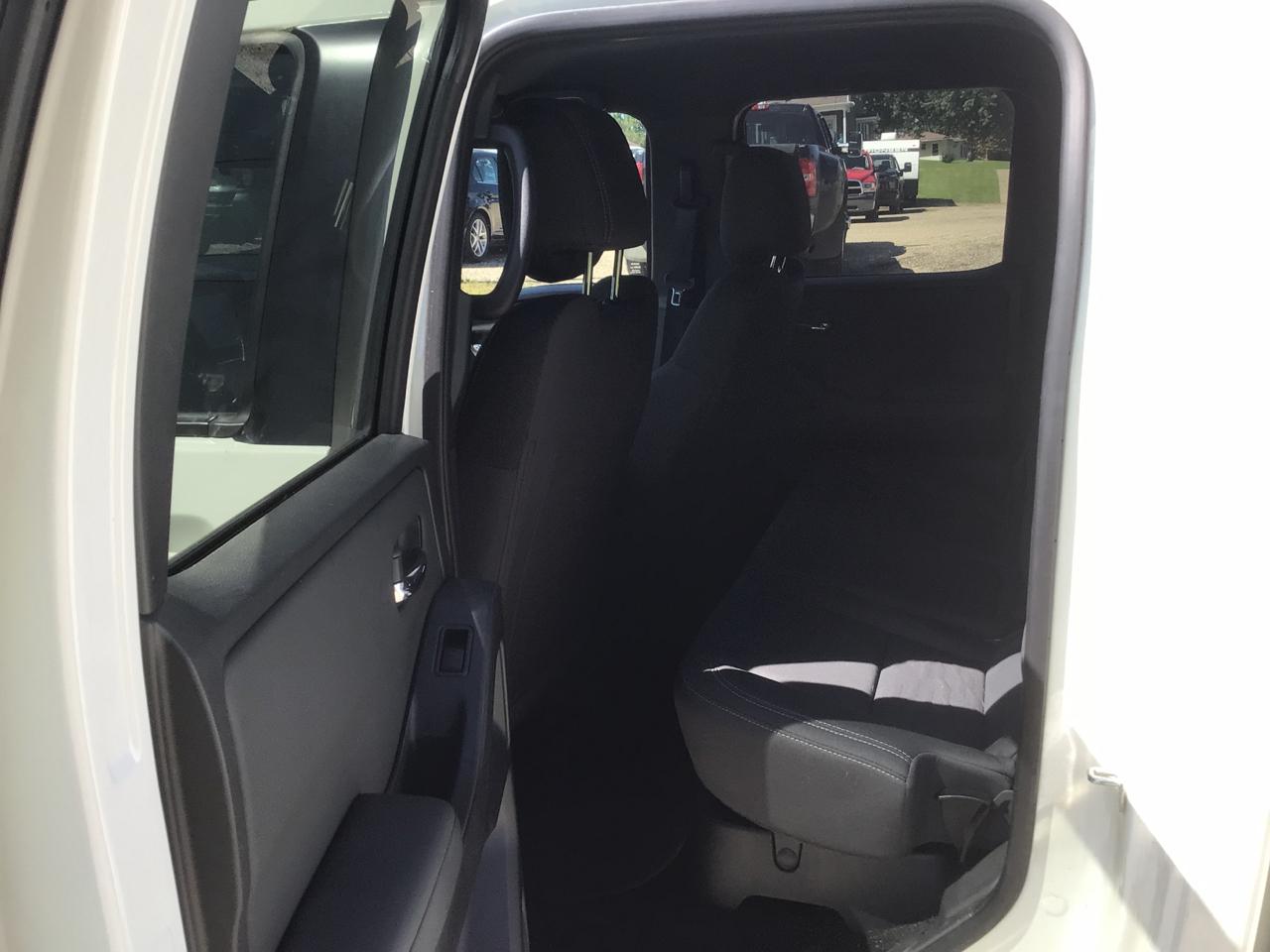 Nissan Frontier SV Crew Cab 4WD 2023