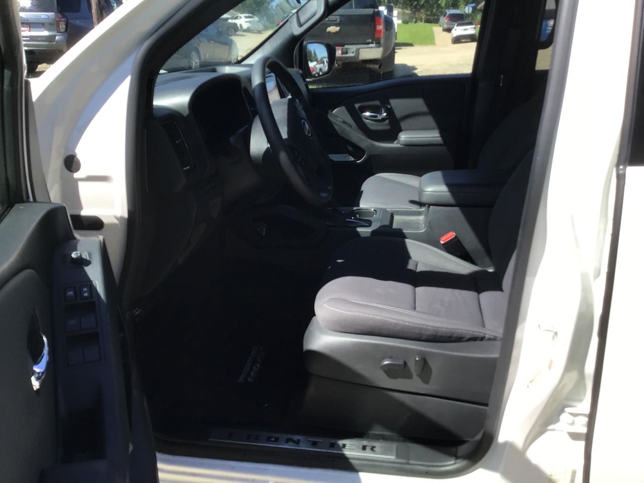 Nissan Frontier SV Crew Cab 4WD 2023