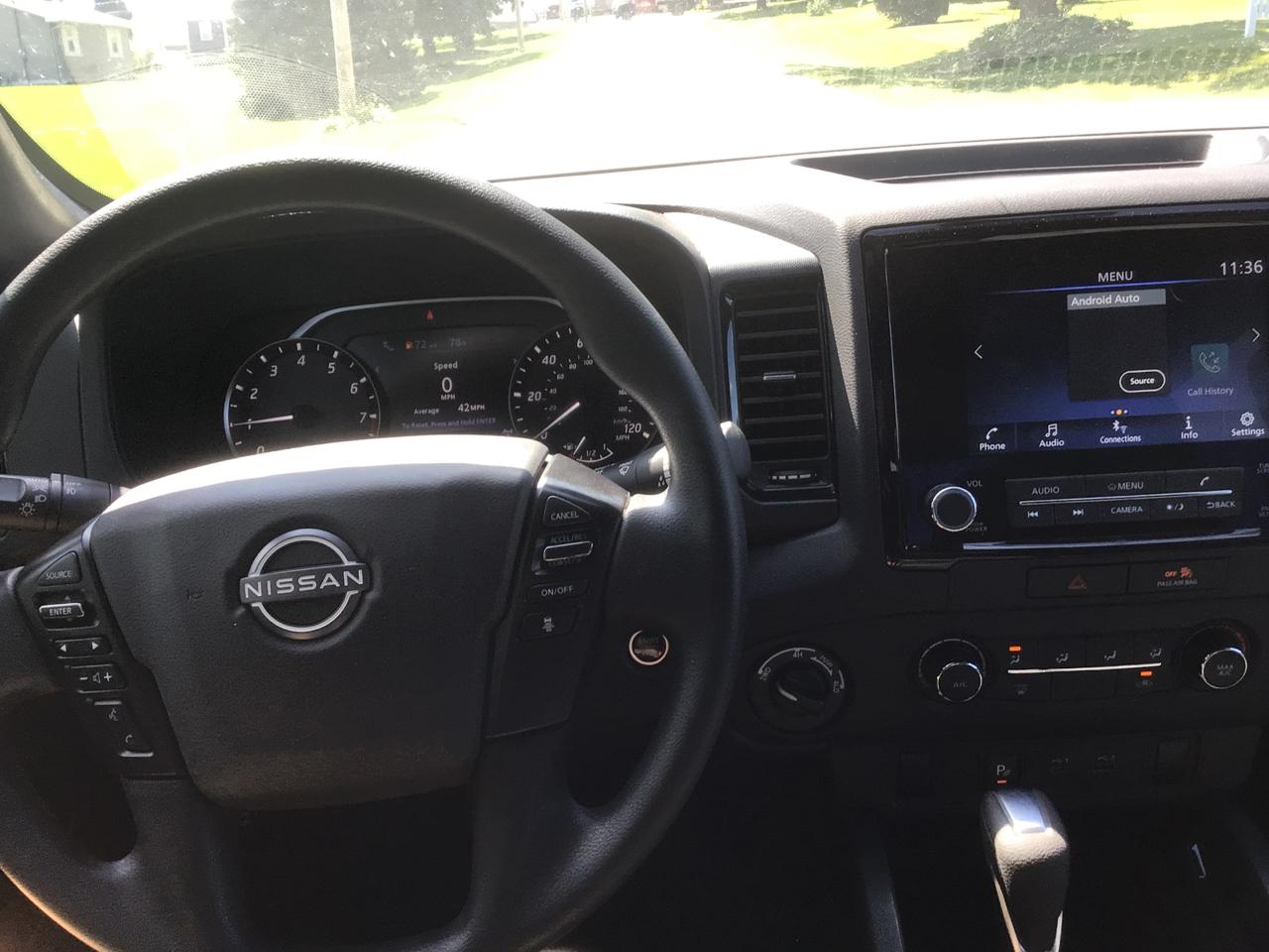 Nissan Frontier SV Crew Cab 4WD 2023