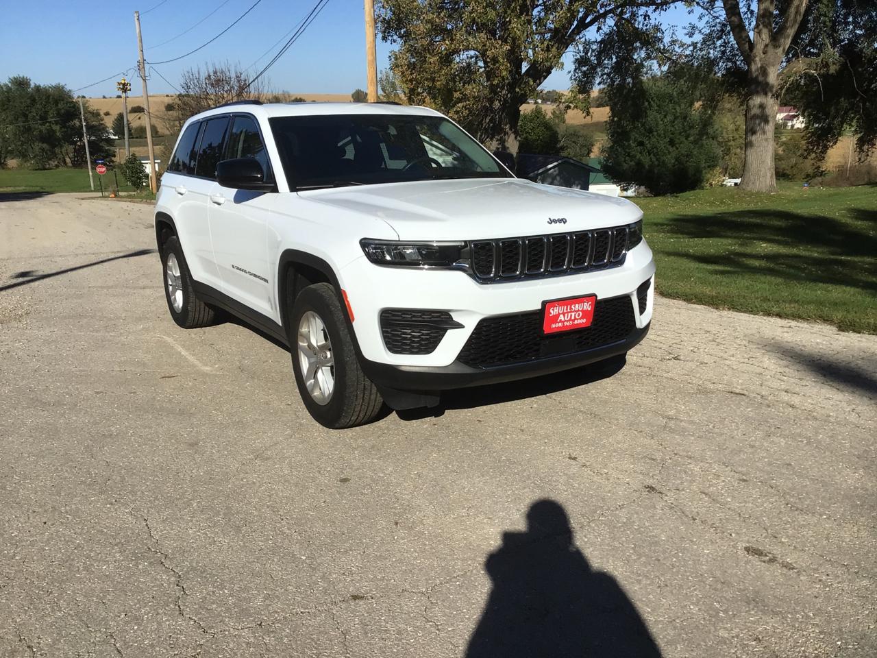 Jeep Grand Cherokee Laredo 4WD 2023