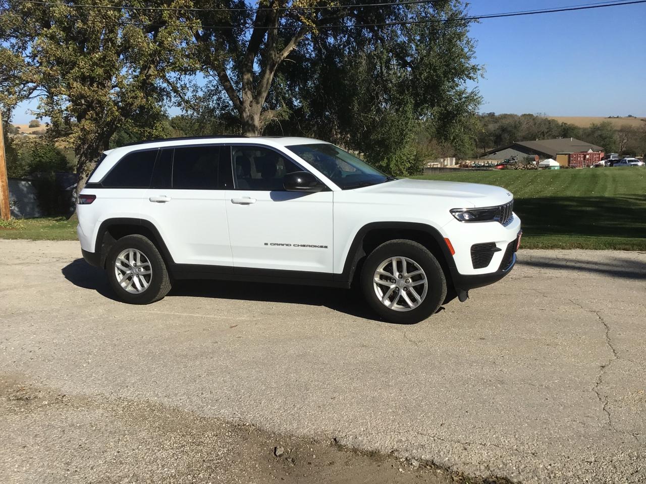 Jeep Grand Cherokee Laredo 4WD 2023