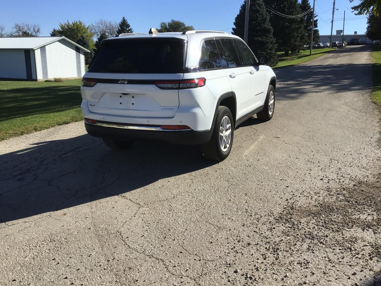 Jeep Grand Cherokee Laredo 4WD 2023