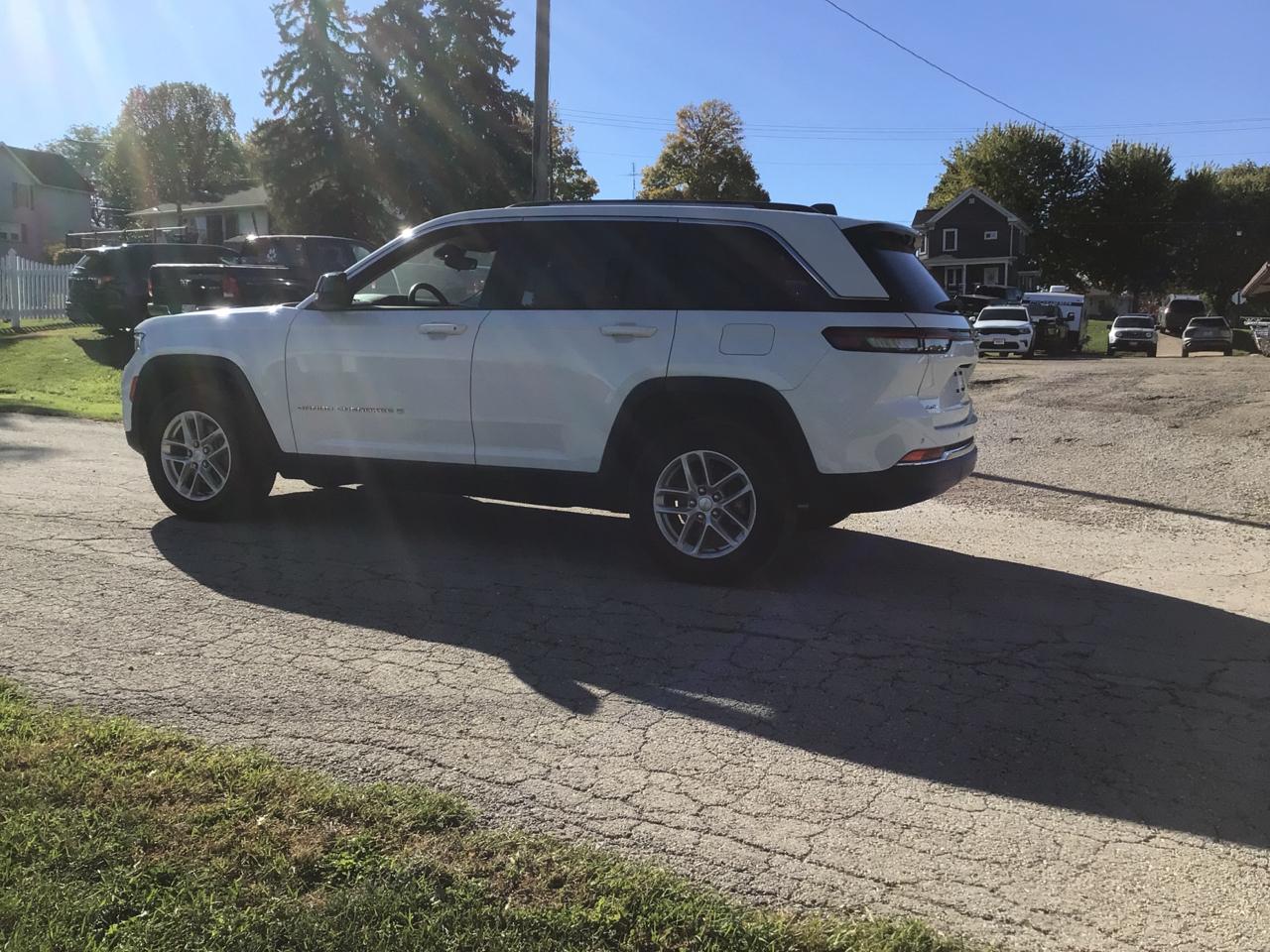 Jeep Grand Cherokee Laredo 4WD 2023