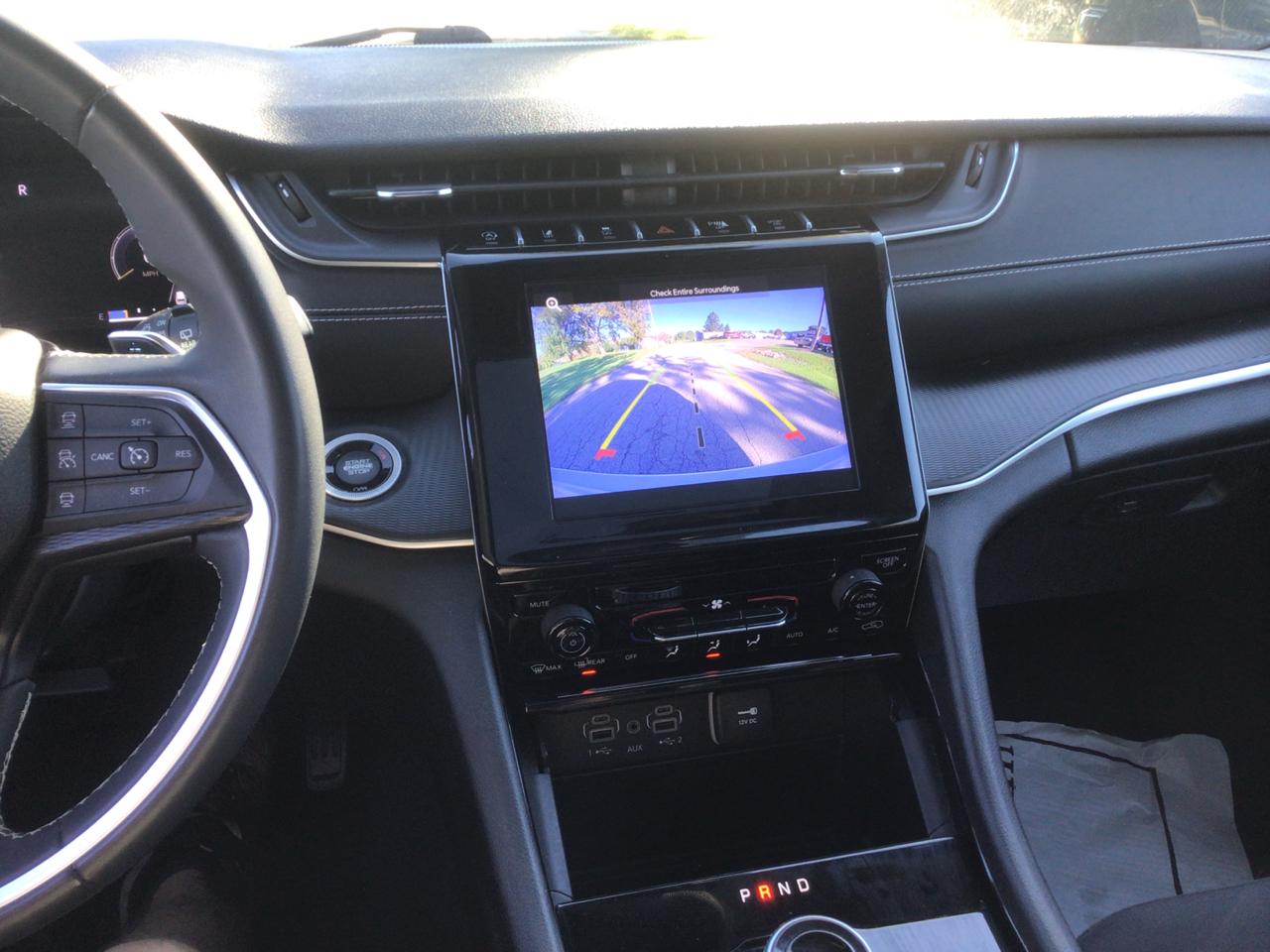 Jeep Grand Cherokee Laredo 4WD 2023