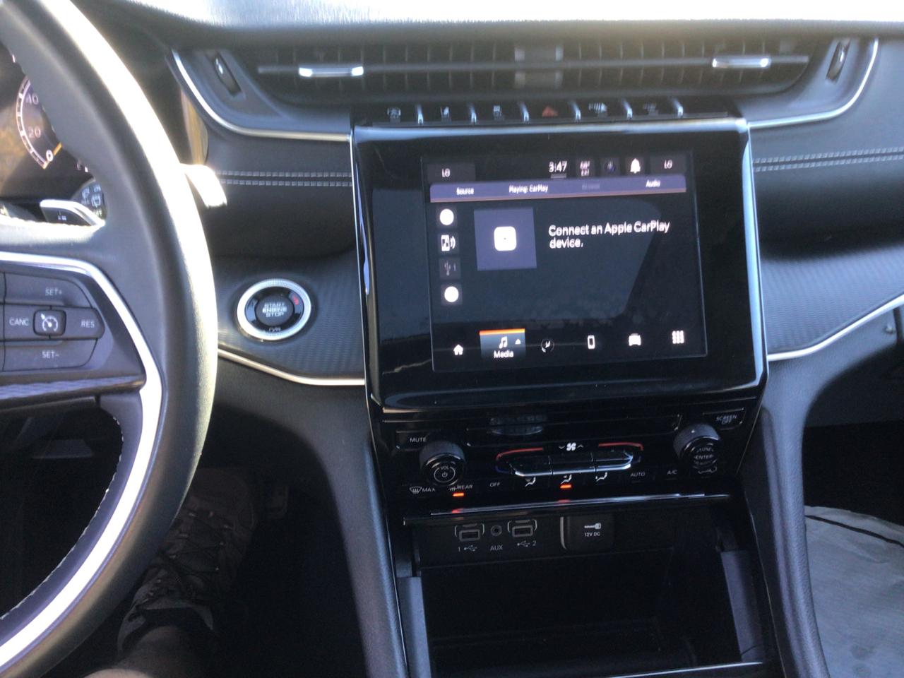 Jeep Grand Cherokee Laredo 4WD 2023