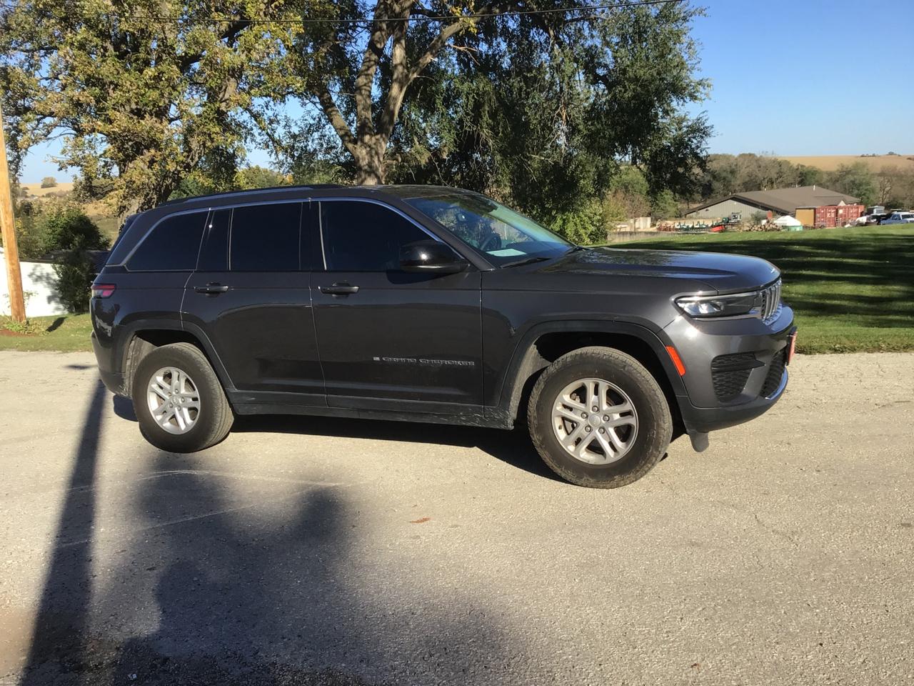 Jeep Grand Cherokee Laredo 4WD 2023