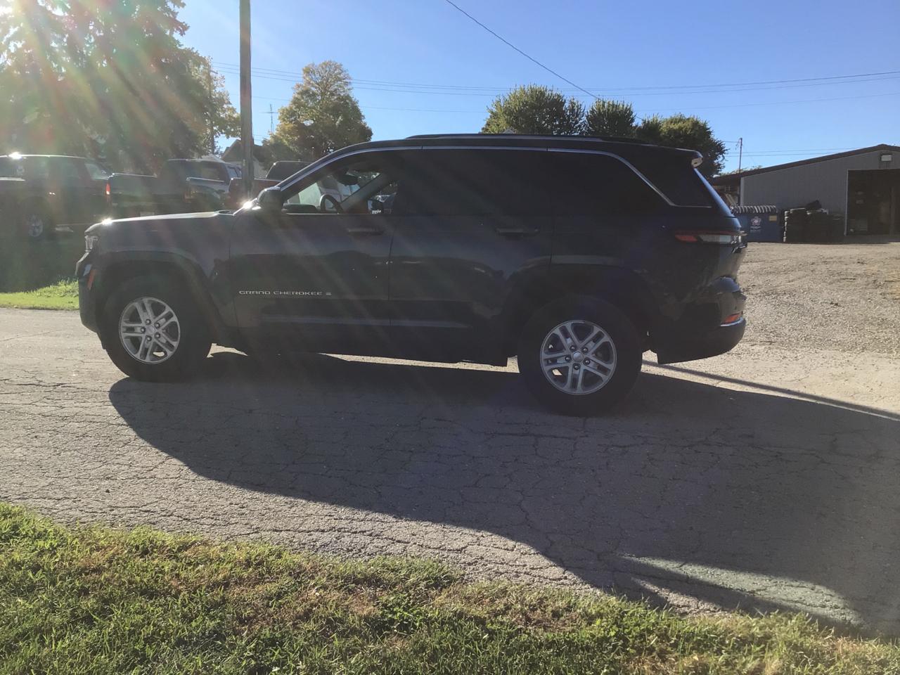 Jeep Grand Cherokee Laredo 4WD 2023