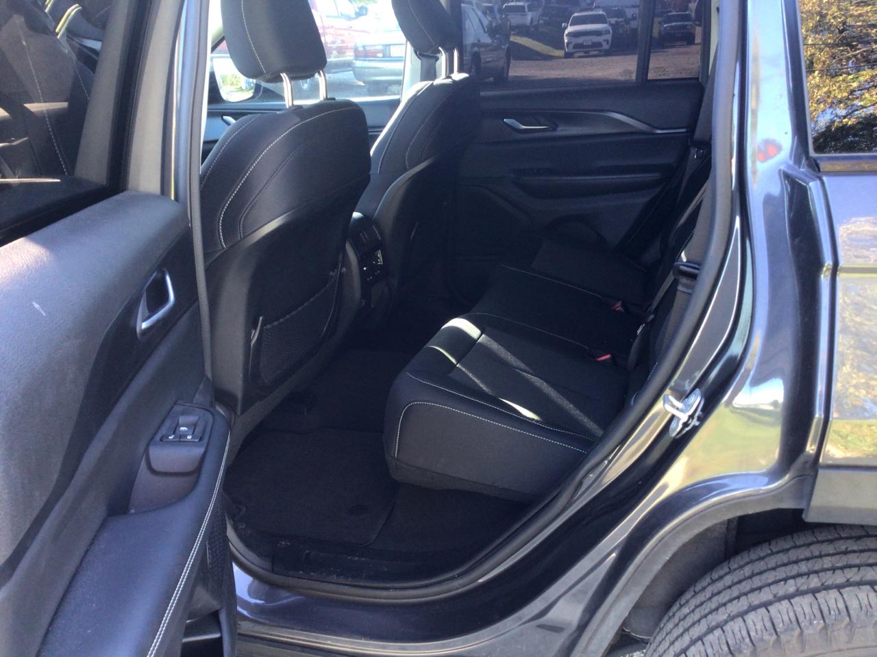 Jeep Grand Cherokee Laredo 4WD 2023