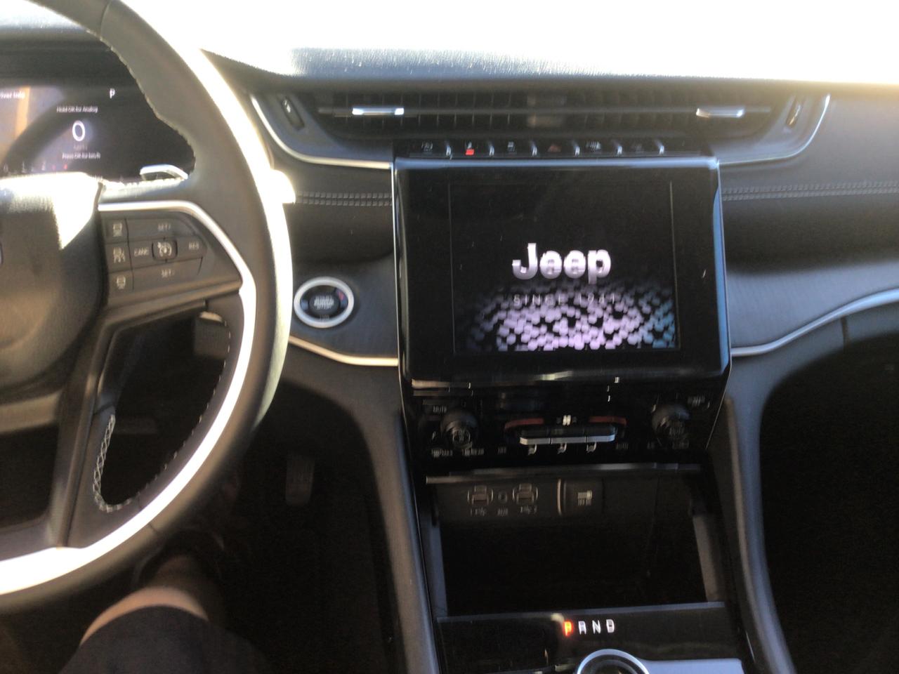 Jeep Grand Cherokee Laredo 4WD 2023
