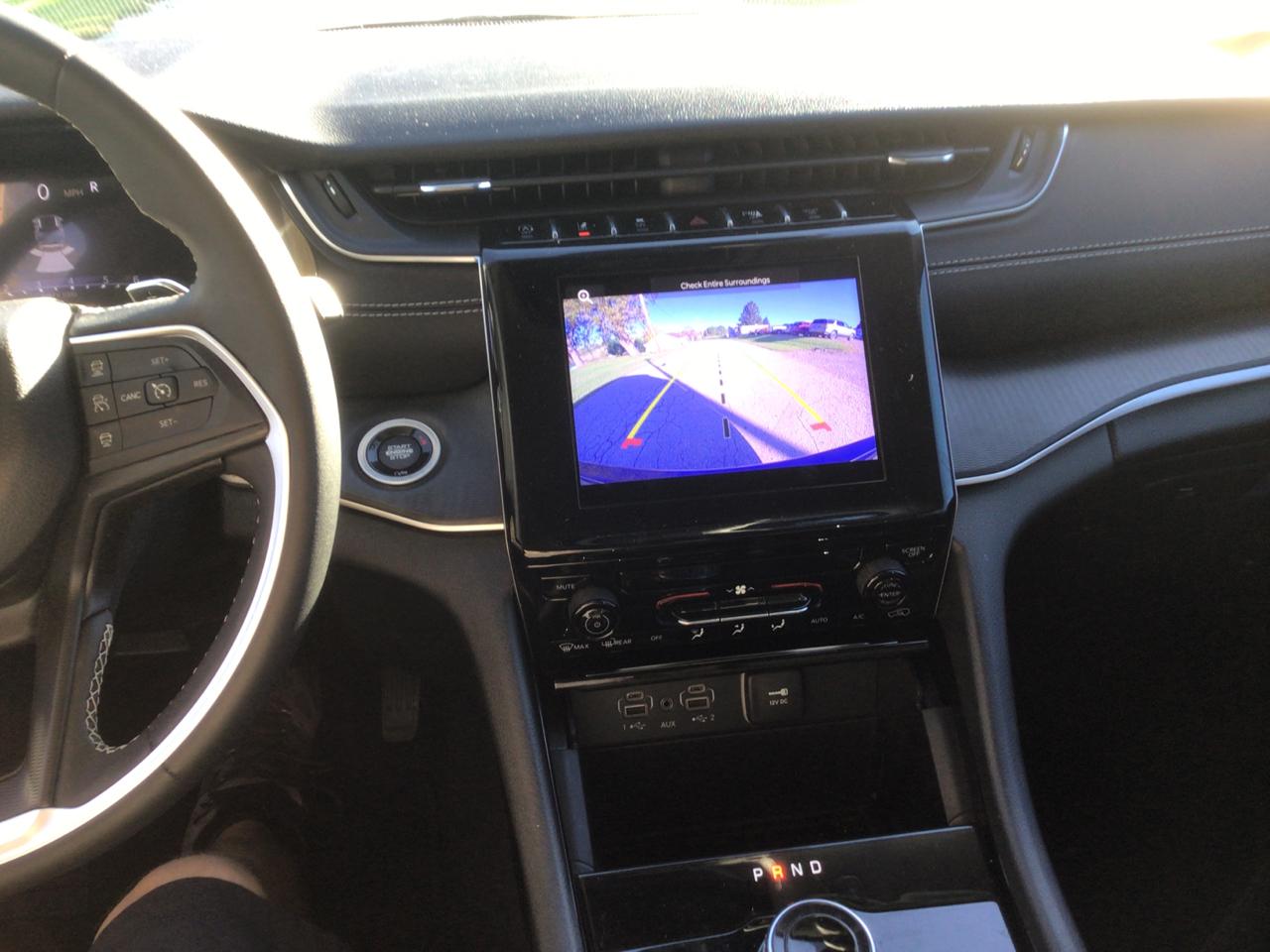 Jeep Grand Cherokee Laredo 4WD 2023