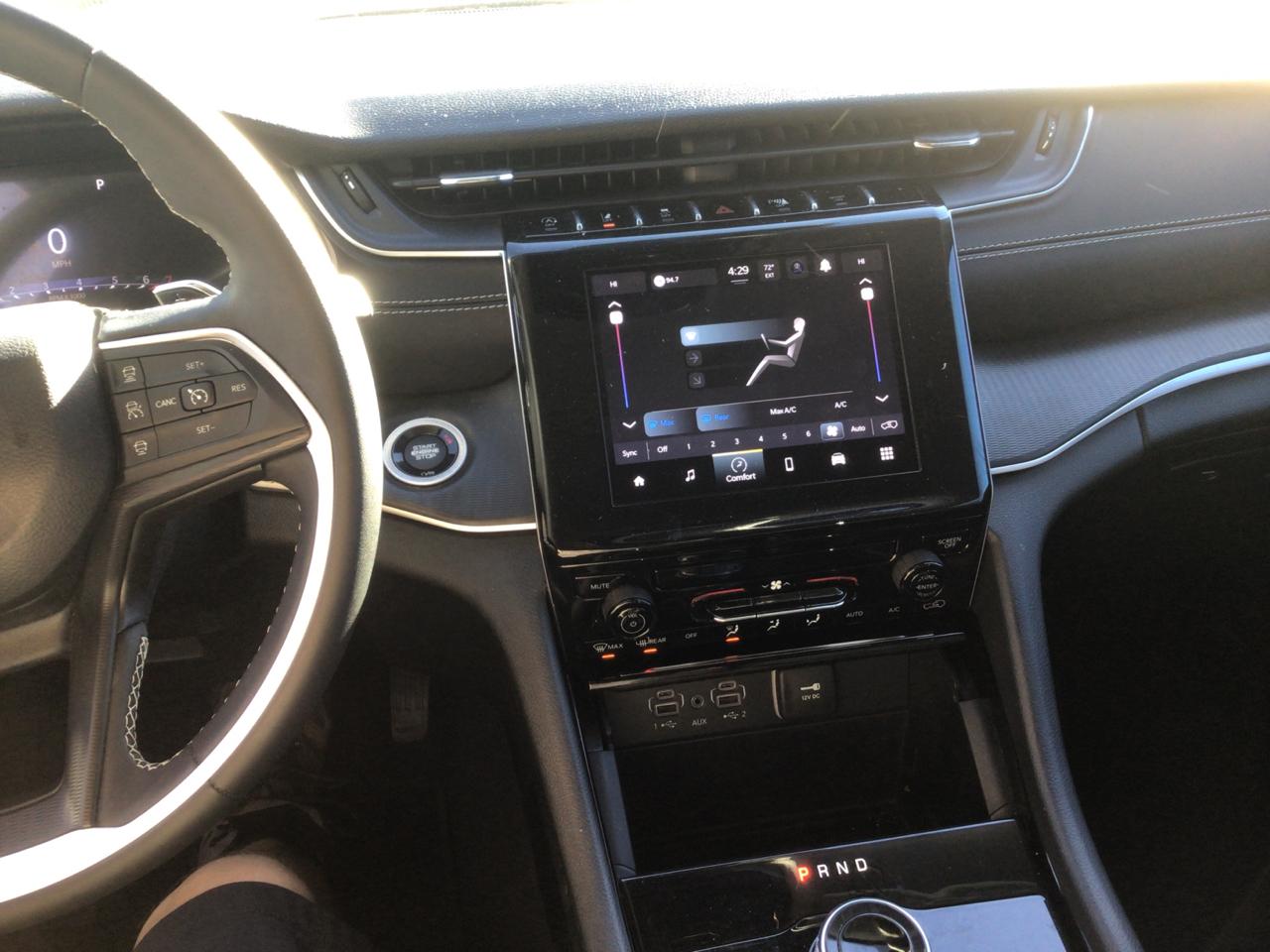 Jeep Grand Cherokee Laredo 4WD 2023