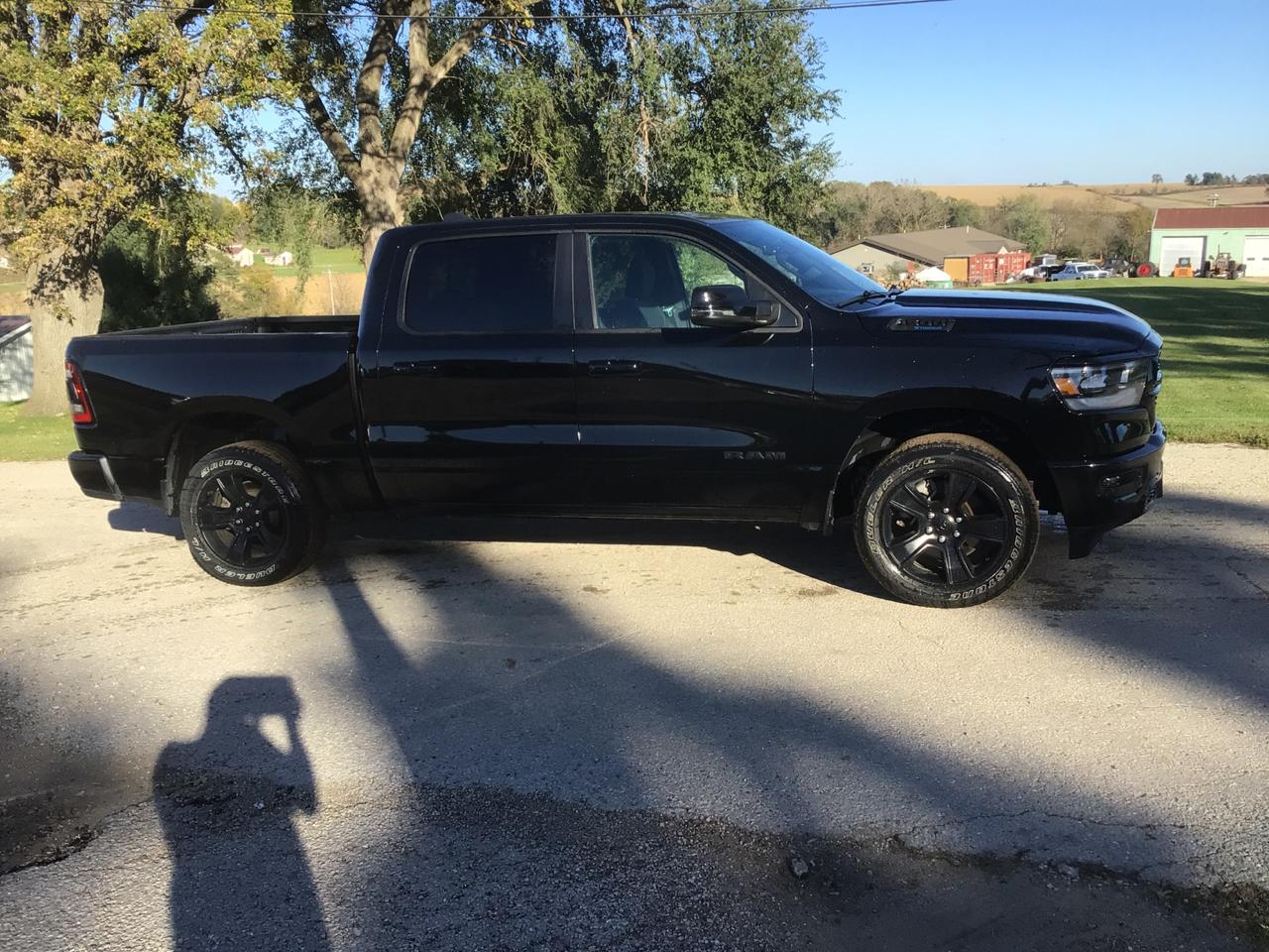 RAM 1500 Big Horn Crew Cab SWB 4WD 2023