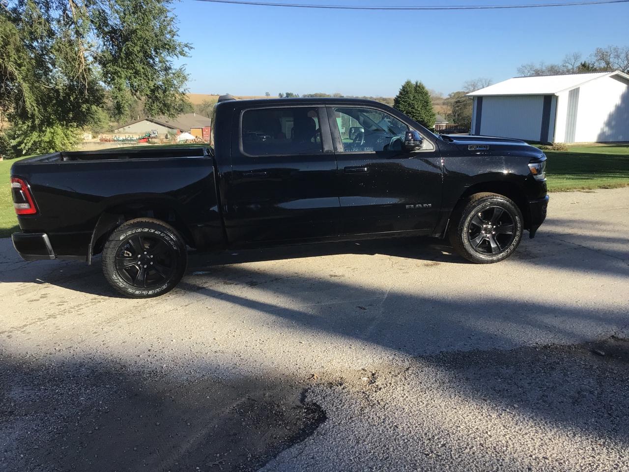 RAM 1500 Big Horn Crew Cab SWB 4WD 2023