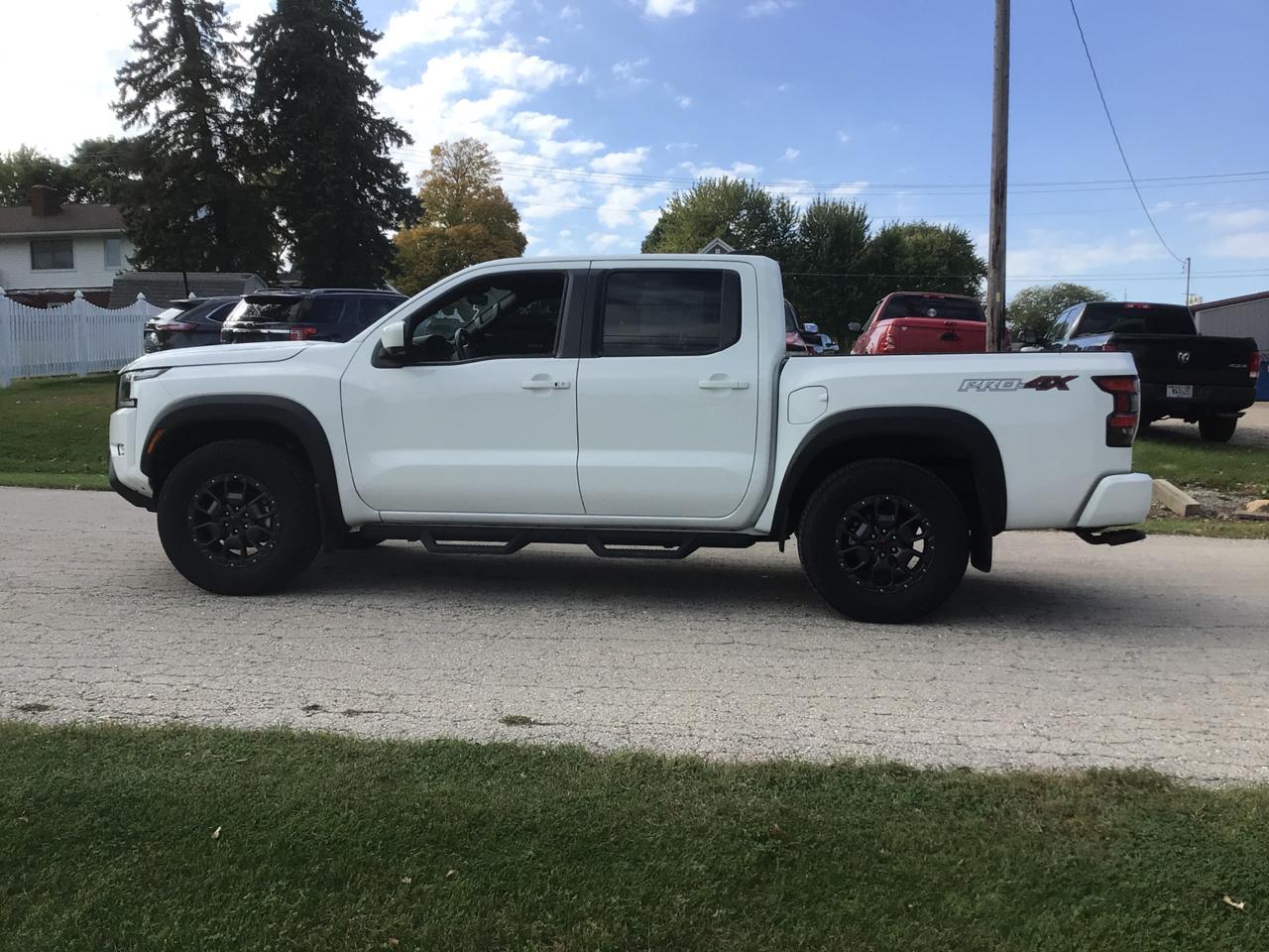 Nissan Frontier PRO-4X Crew Cab 4WD 2023