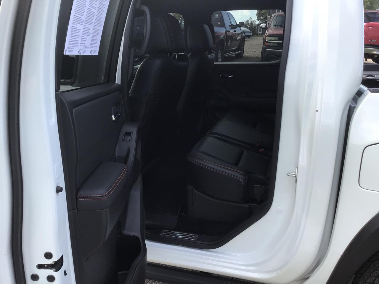 Nissan Frontier PRO-4X Crew Cab 4WD 2023