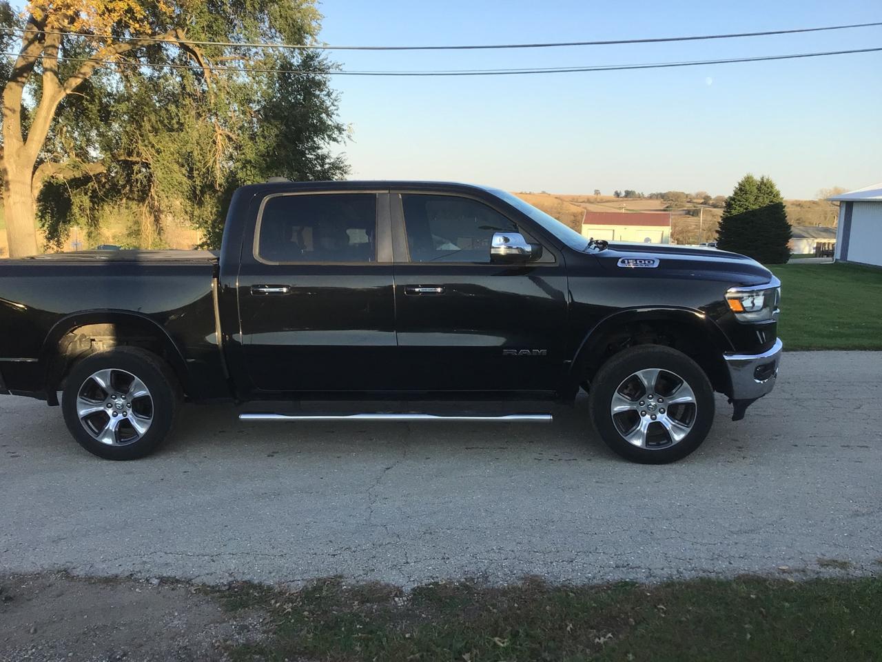 RAM 1500 Laramie Crew Cab SWB 4WD 2019