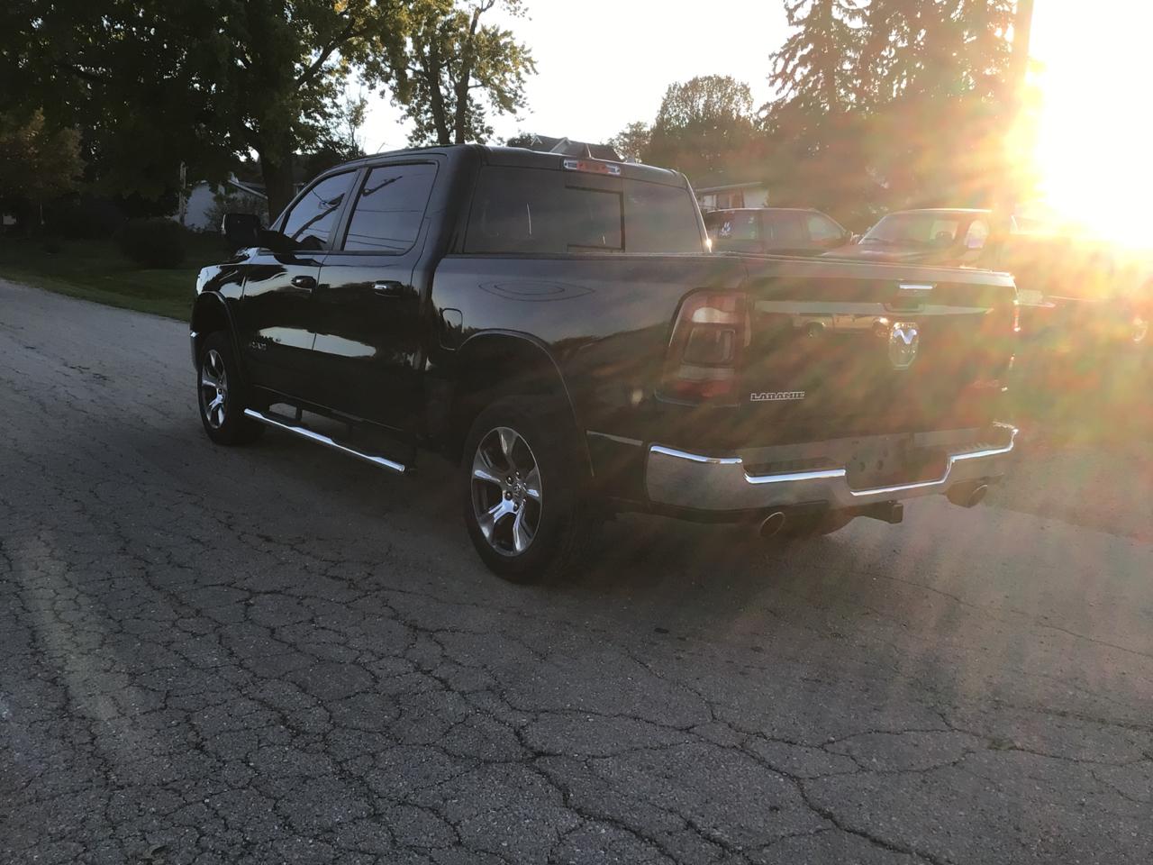 RAM 1500 Laramie Crew Cab SWB 4WD 2019