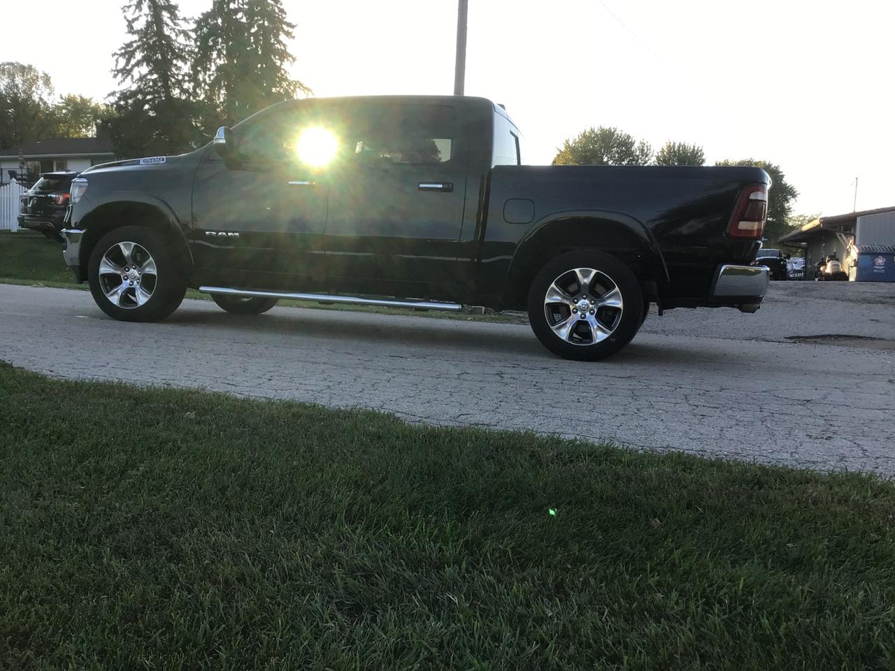 RAM 1500 Laramie Crew Cab SWB 4WD 2019