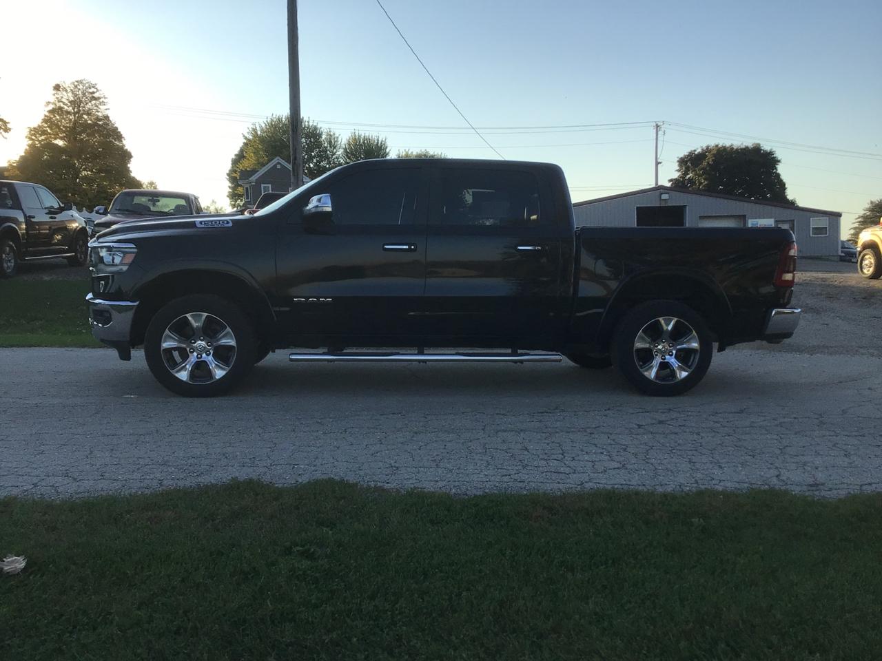 RAM 1500 Laramie Crew Cab SWB 4WD 2019