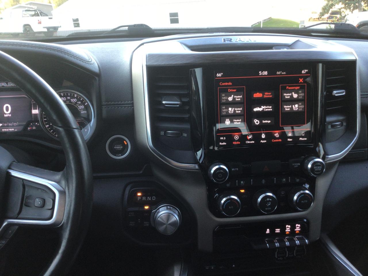 RAM 1500 Laramie Crew Cab SWB 4WD 2019