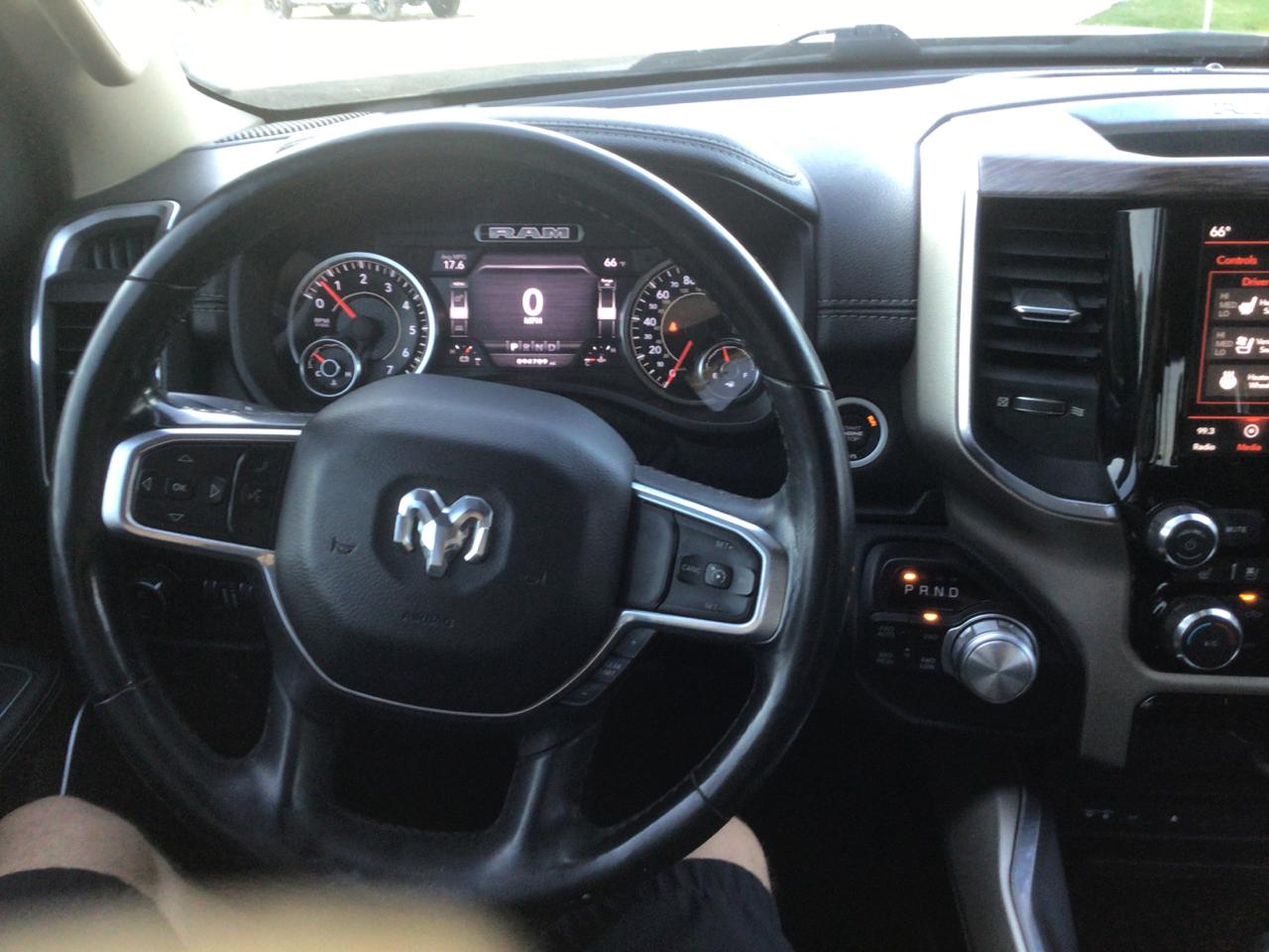 RAM 1500 Laramie Crew Cab SWB 4WD 2019