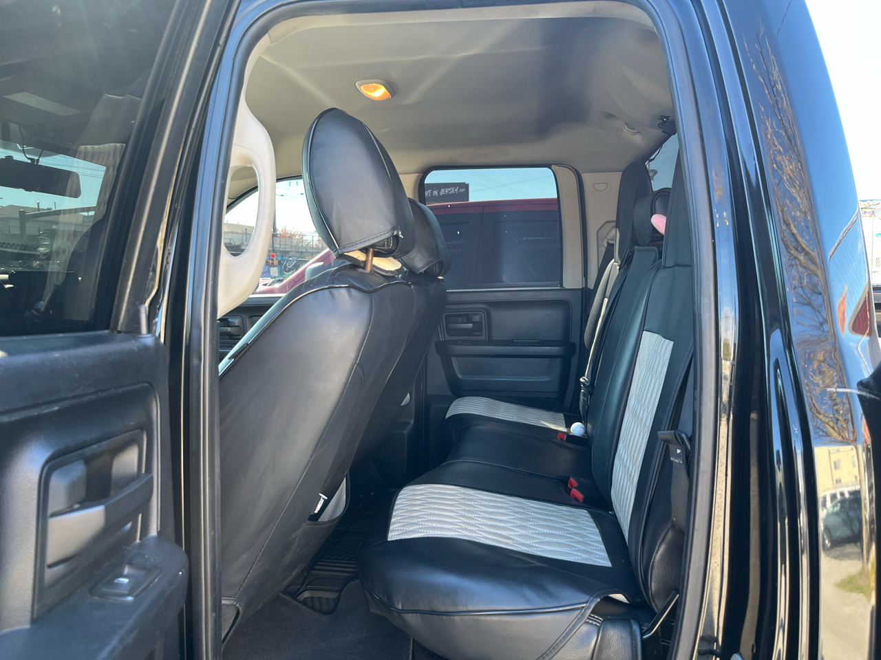 RAM 1500 4WD Quad Cab 140.5" Express 2013 RAM 1500 4WD Quad Cab 140.5" Express 2013