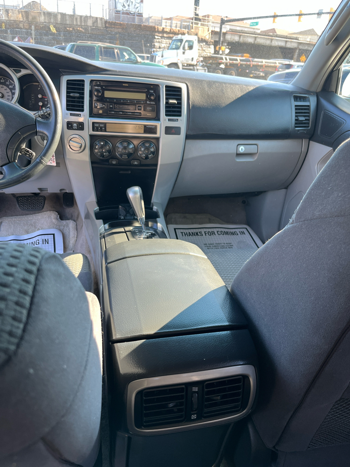 Toyota 4Runner 4dr SR5 V6 Auto 4WD (Natl) 2004 Toyota 4Runner 4dr SR5 V6 Auto 4WD (Natl) 2004