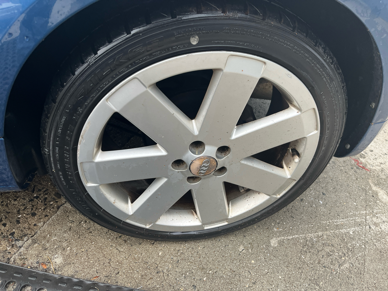 Audi TT 2dr Roadster Auto 2004 Audi TT 2dr Roadster Auto 2004