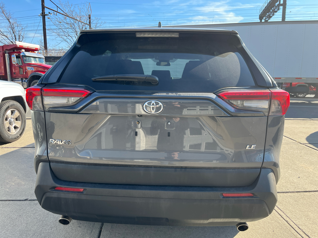 Toyota RAV4 LE FWD (Natl) 2023