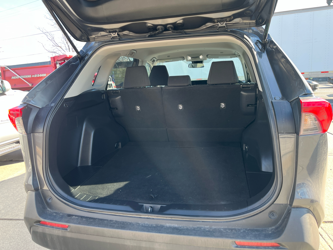 Toyota RAV4 LE FWD (Natl) 2023